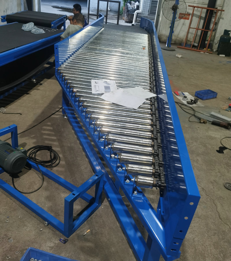 轉(zhuǎn)彎?rùn)C(jī)輸送設(shè)備１４